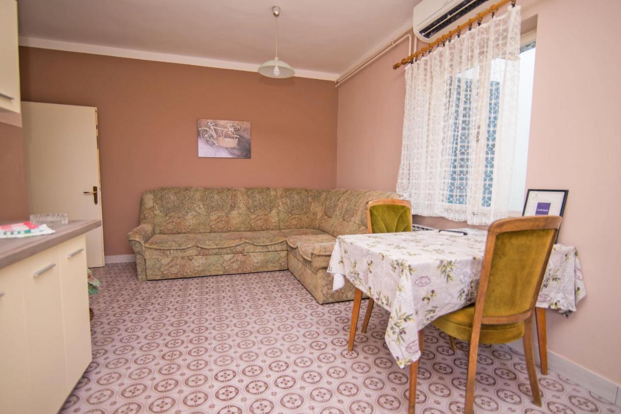 Nena Apartment Mali Losinj Bagian luar foto