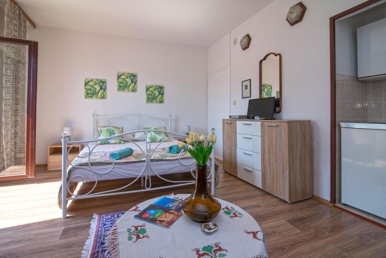 Nena Apartment Mali Losinj Bagian luar foto