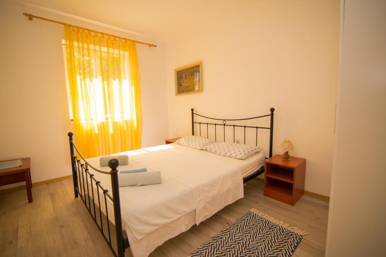 Nena Apartment Mali Losinj Bagian luar foto